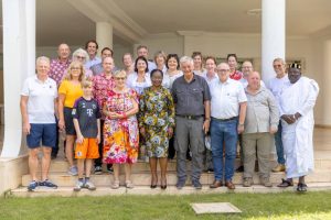 Le nouvel ambassadeur de l’Egypte au Togo et une délégation de la fondation allemande '' Fly & Help '' chez le Premier ministre 2 Mme le Premier ministre 1er plan 5e de la droite avec les Allemands