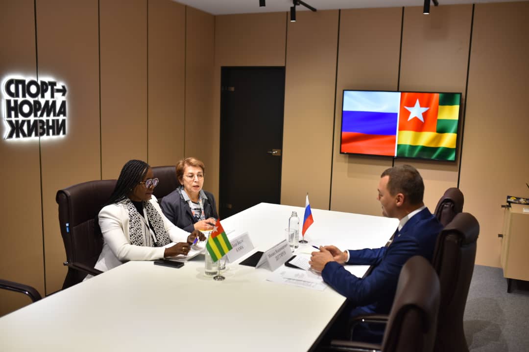Tete a tete entre Dr Lidi BESSI KAMA et Mikhail Degtyarev