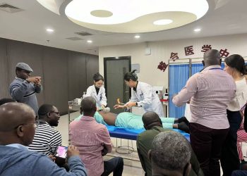 Chine : l’hôpital Dongzhimen de Pékin fait bon ménage avec la médecine traditionnelle