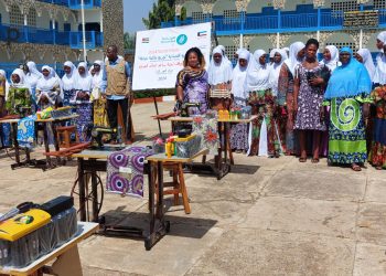 Kozah : l’ONG Direct Aid offre des kits d’installation à 20 filles en fin de formation en couture à Kara