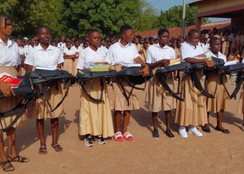 Ogou : huit filles du collège et du lycée de Gleï ont reçu des prix d’excellence