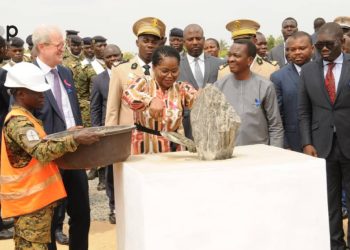 Santé/construction d’un centre de traitement du cancer : La cheffe du gouvernement pose la première pierre à Agoè-nyivé