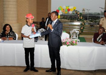 Assemblée nationale/noël 2024 :  Kodjo Adédzé a offert des cadeaux aux enfants de son personnel