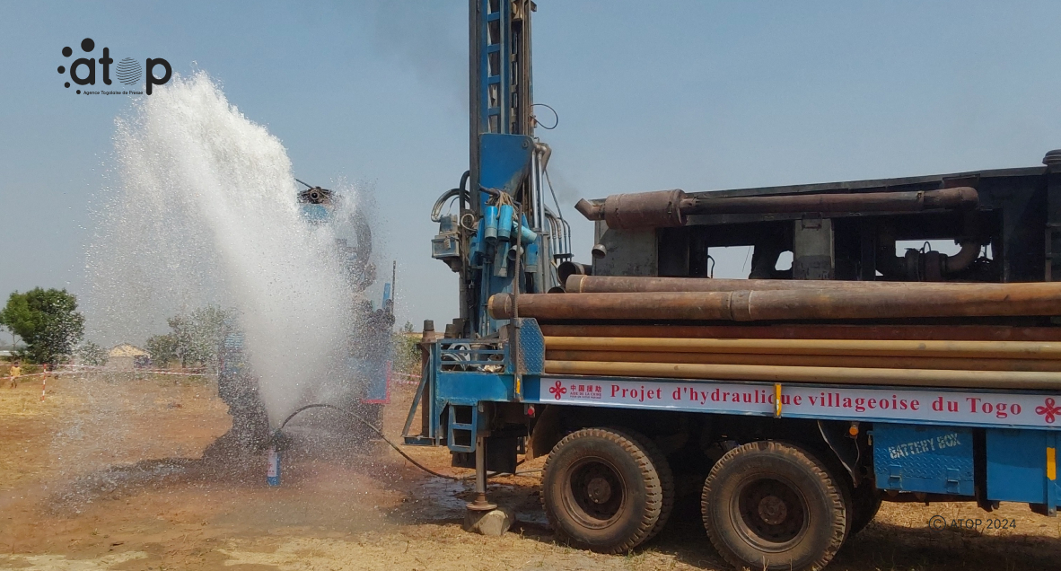 Ogou/ accès à l’eau potable : le projet de réalisation de 300 forages dans les plateaux lancé à Atakpamé 1 Oliver 2024 12 20T141130.530