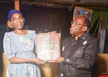 37 ans de lions club Lomé colombe : Mme Traoré Abintou honorée pour son travail