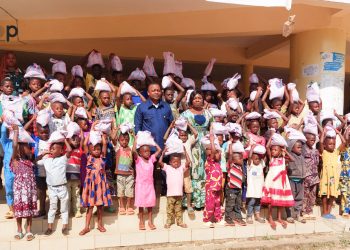 Fêtes de fin d’année : Le chef de l’État au chevet de 200 enfants indigents des communes Akébou1 et 2 