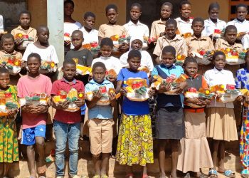 Binah : des kits alimentaires aux enfants vulnérables de Farendè