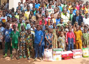 Vo/fête de fin d’année :  l’association « Eben Ezer tout est grâce » offre des kits alimentaires aux orphelins et démunis