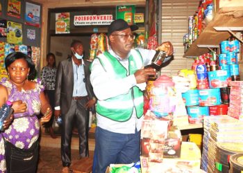 Contrôle de qualité des produits : Une descente du ministre Hounaké dans des marchés de Lomé