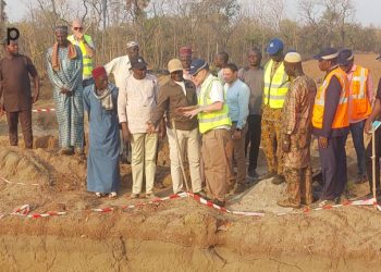 Désenclavement des zones rurales :  Le ministre Tchédé Issa visite les chantiers de construction de ponts dans la Centrale