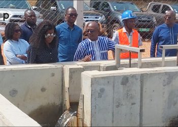 Ogou/suivi des ouvrages eau et assainissement dans les Plateaux : le ministre de tutelle a visité les sites de traitement de l’eau à Iwolobo et à Atakpamé