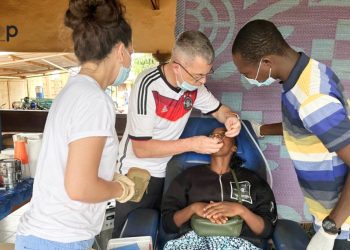 Santé :  l’association allemande  « dentistes sans frontière » offre des soins gratuits aux  populations de l’Avé