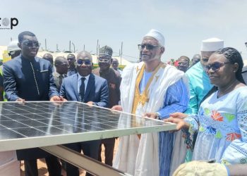Tône/65 ème anniversaire de l’indépendance du Togo :  le président du Sénat pose le premier panneau solaire de la centrale photovoltaique de Dapaong