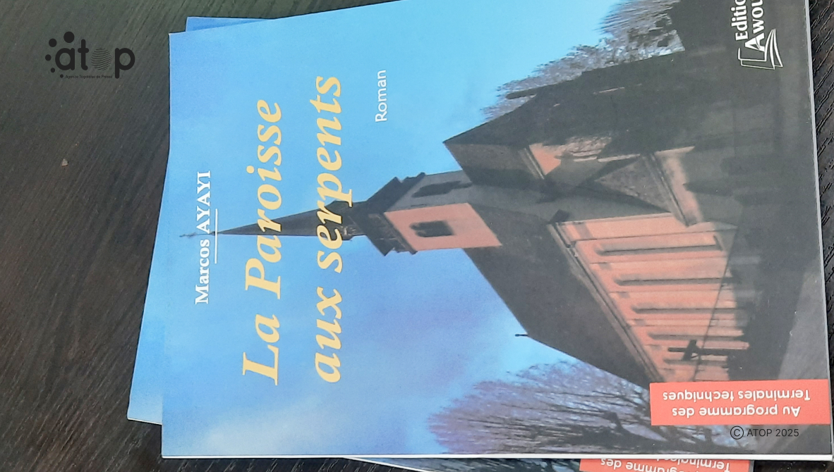 Café littéraire/ Marcos Ayayi dédicace son livre la paroisse aux serpents 1 Oliver 2025 04 26T111347.869