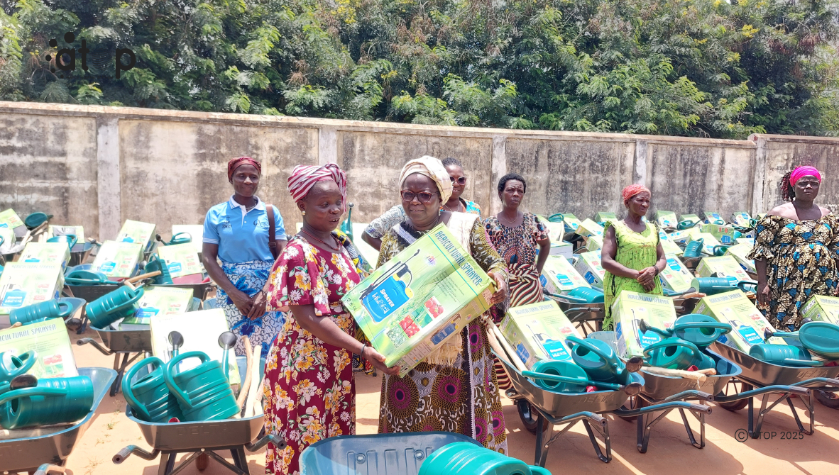 Yoto : des femmes des coopératives et des groupements bénéficient de kits d’outils de maraichage 1 Oliver256