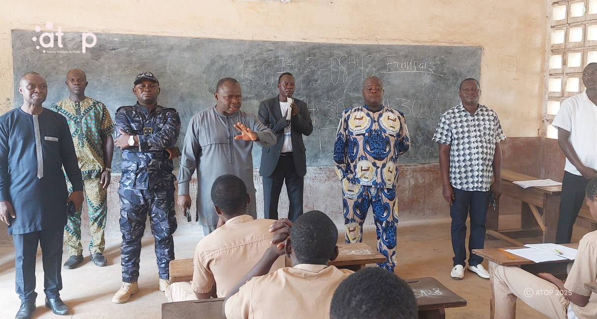 12 Visite des autorites au lycee technique de Mango
