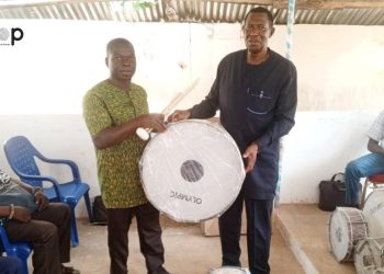 Kpélé :  la mairie dote 14 écoles de tambours et 19 villages de mégaphones
