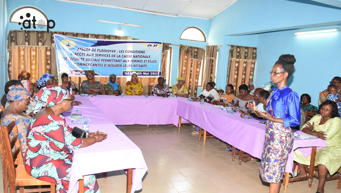 3 Mme Panakinaou echangeant avec les participantes