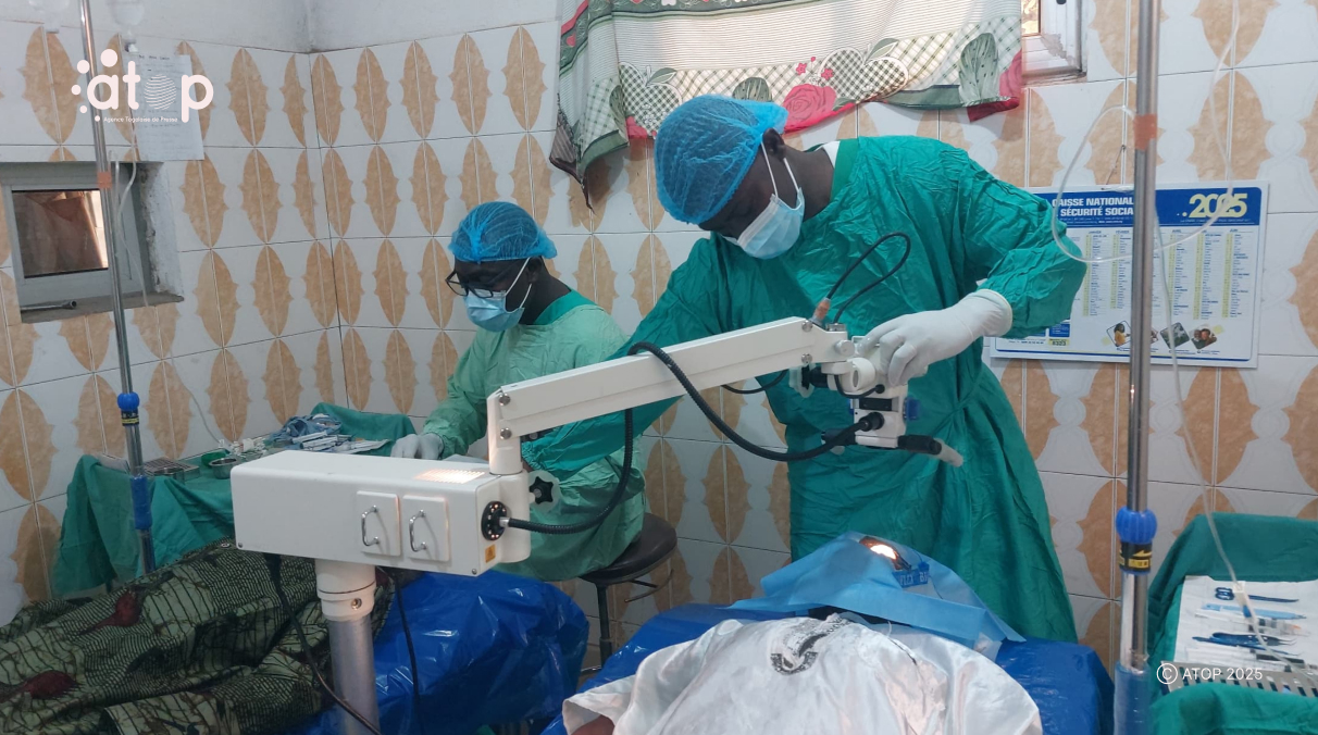 36 Les Dr en pleine operation au Chp Tchamba