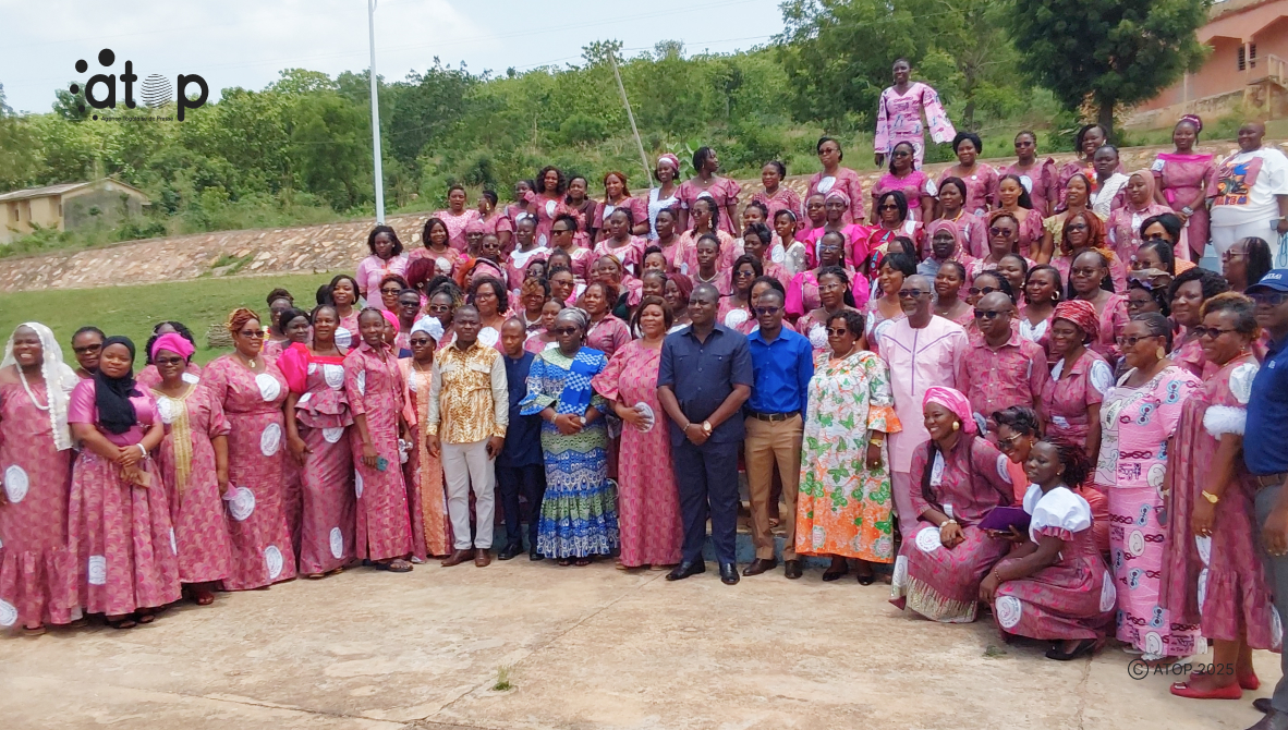 Ogou/ journée internationale de la sage-femme : les sages-femmes encouragées dans leurs missions 1 56 Photo de famille des sages femmes et autoriyes a lissue des debats et echanges 1