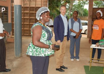 Kloto/transformation des produits locaux : l’ambassadeur Gwilym Ceri Jones visite l’unité de production du chocolat “Denyigba Cacao“