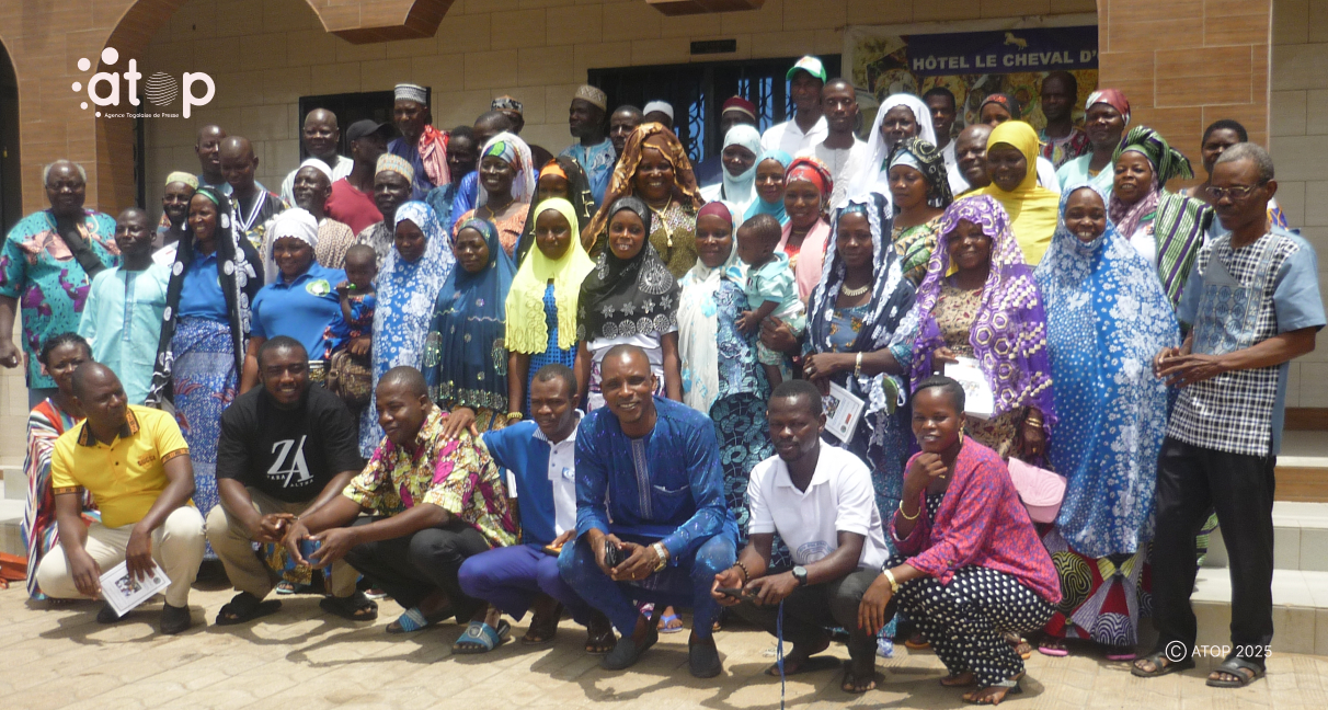 8 Photo de famille des participants