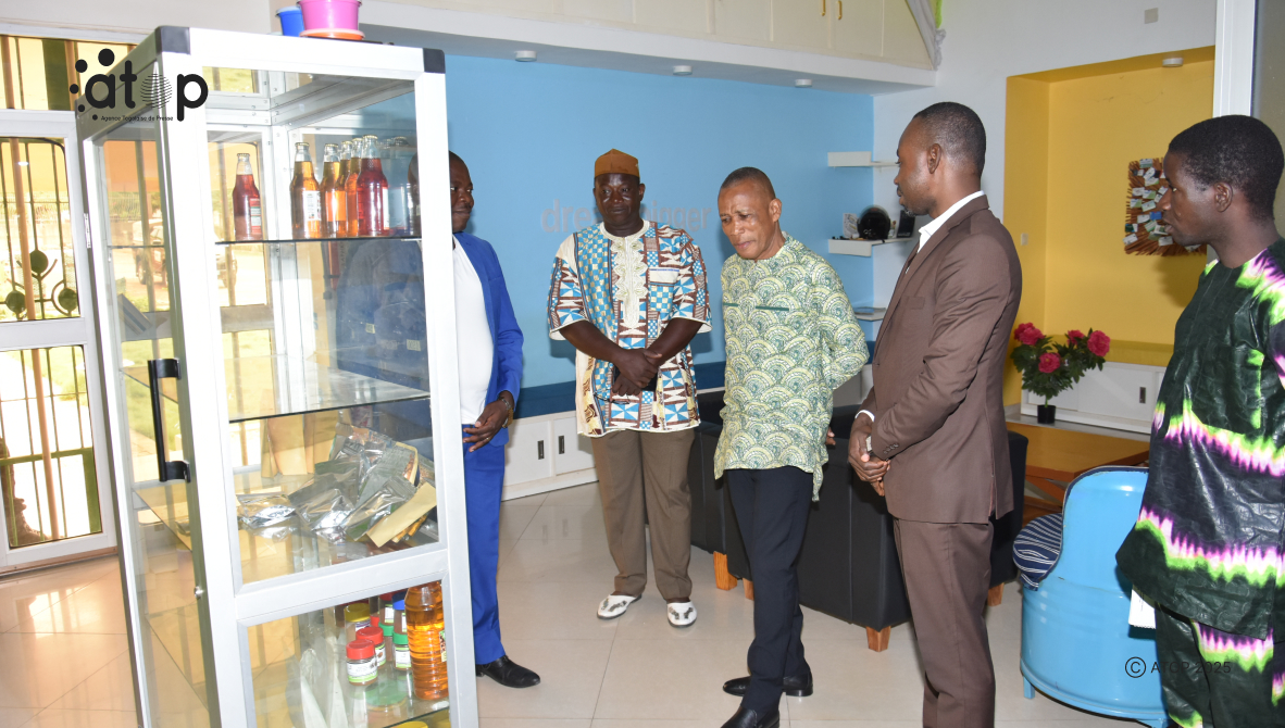 Kozah: le gouverneur visite l’incubateur « Tilitu Lab » et la maison des jeunes de Kara 1 Oliver308