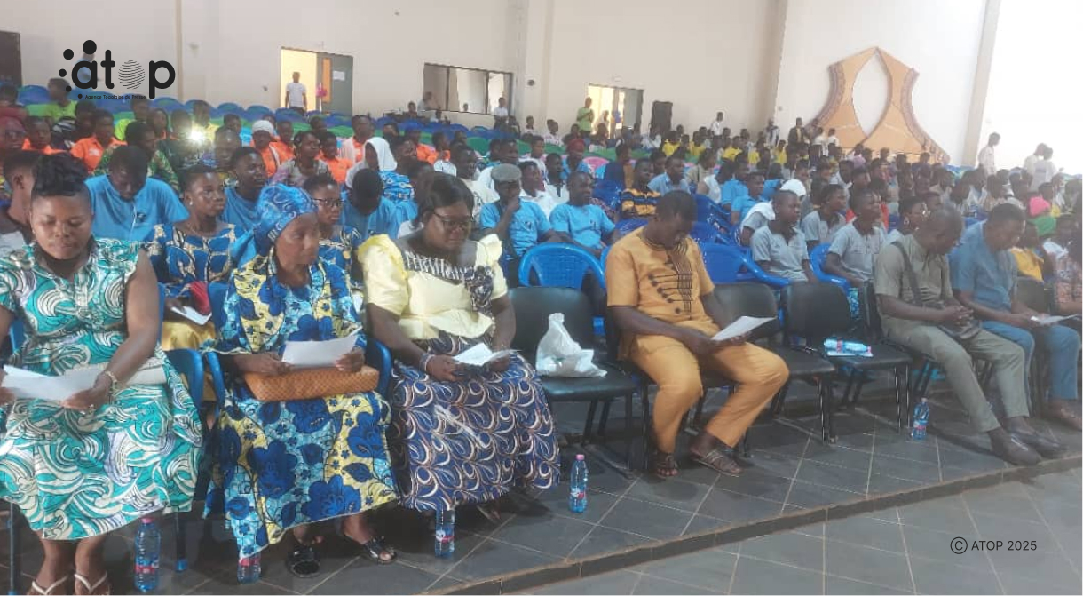 30 Autorites parents et enfants a la journee de lenfant africain
