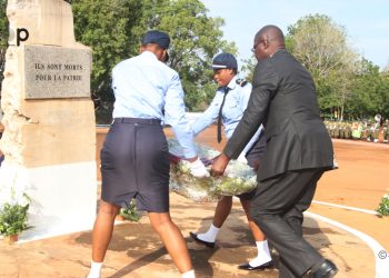 Journée des martyrs au Togo   une gerbe déposée au monument en hommage aux disparus