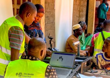 Affluence dans les centres d’enrôlement : le projet e-ID Togo suscite un engouement citoyen