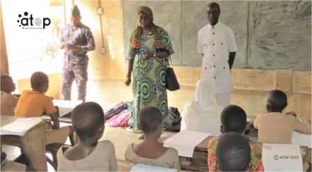Kozah/ examen du CEPD session de juin 2025 : 13180 candidats à l’assaut du premier diplôme scolaire dans la Kara 1 PHOTO 2 Le SG de la Keran droite et la cheffe dinspection Mme Kpizia a lEPP centrale de Kante