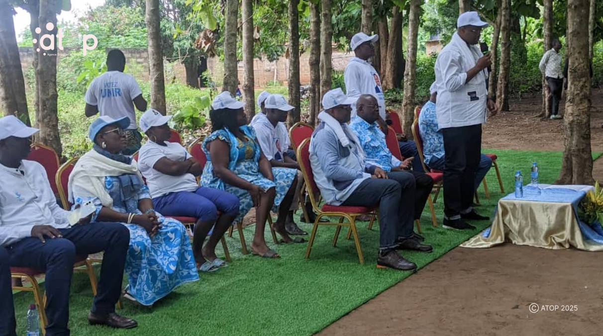 10 Le depute Maire sadressant