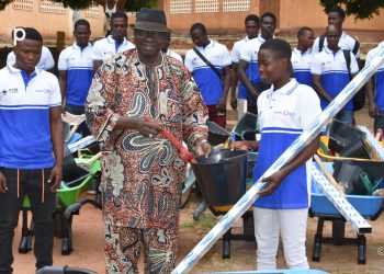 Metiers de la pierre et de l’éco construction : 20 jeunes reçoivent des attestations et des kits