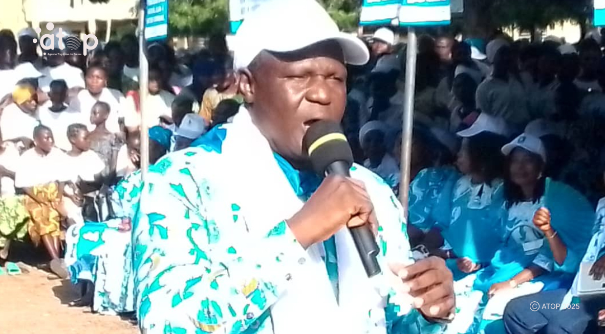 27 La tete de liste UNIR Anie 1 Ayena Kwami invitant les la population a faire un vote utile