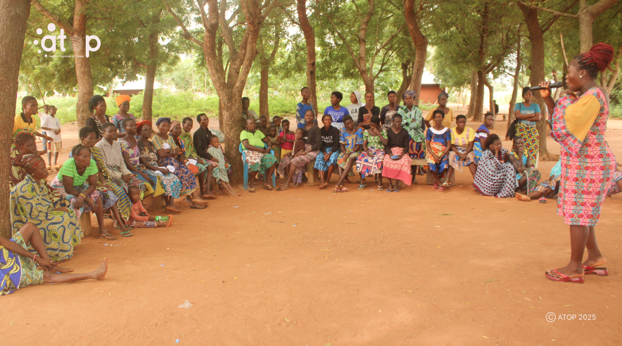 54 Mme La presidente des femmes Fafa Wa Mme Ametonou Yawa sadressant a lassistance