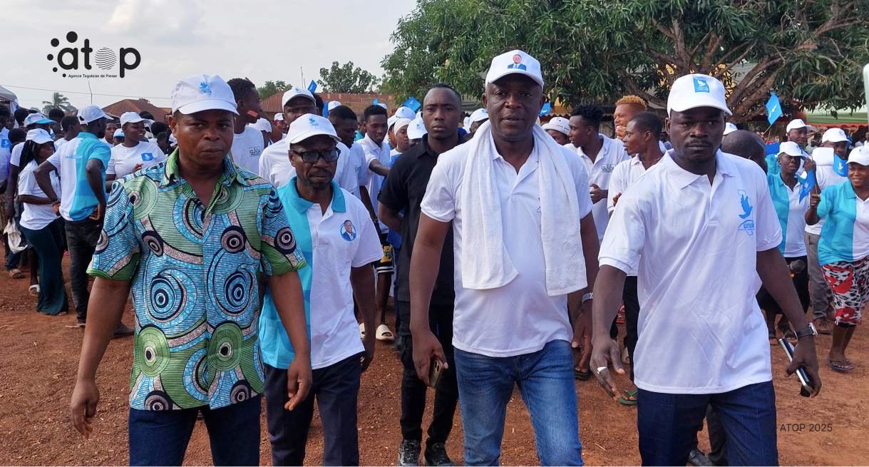 68 Togbui Domon Candidat devant les militants du Parti UNIR