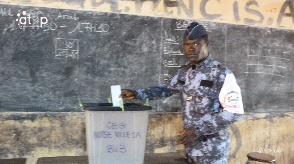 Kozah /municipales du 17 juillet : le vote par anticipation des FDS observé dans la Kara 1 74 Vue partielle du vote dun gendarme