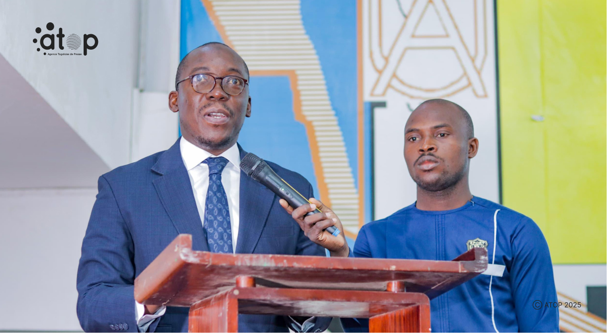 1er forum du réseau habitat d'urgence francophone : les acteurs s'unissent, innovent pour agir durablement 1 Le ministre Natchaba gauche livrant son discours
