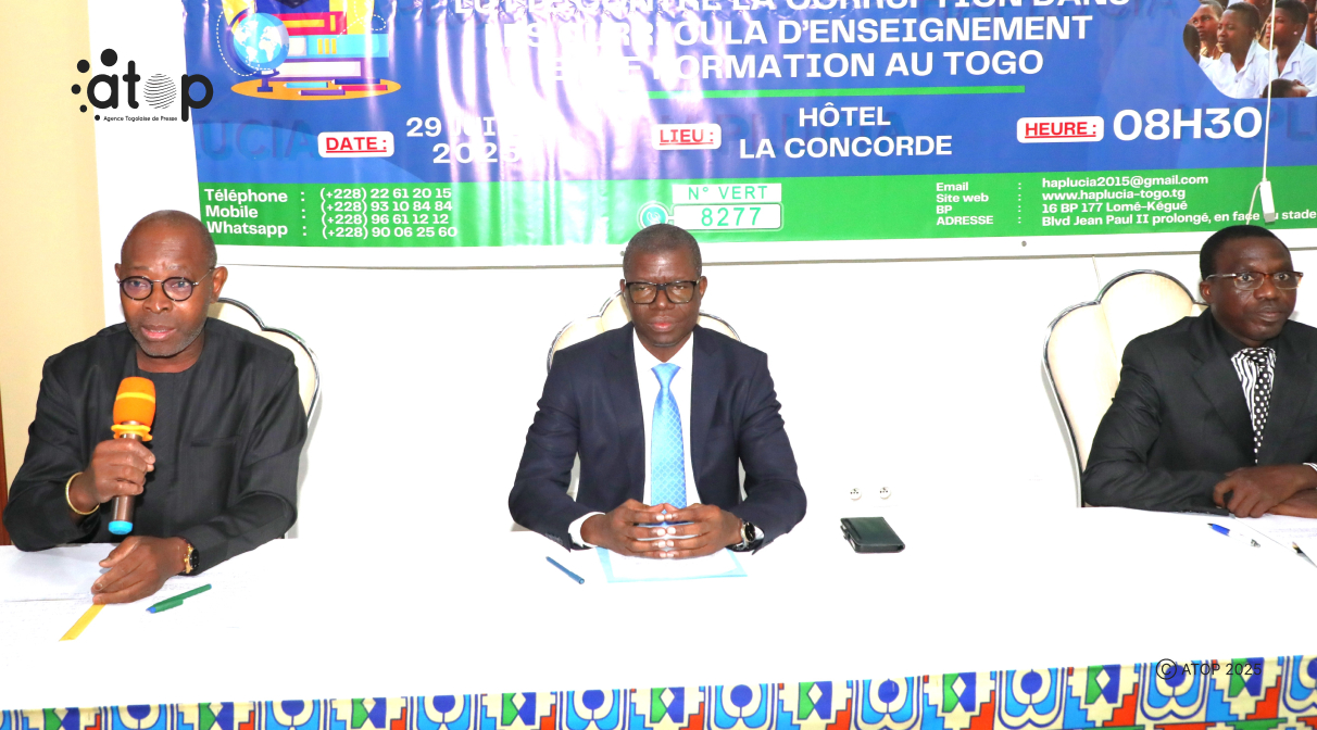 Le ministre Tchiakpe au micro lors de son intervention