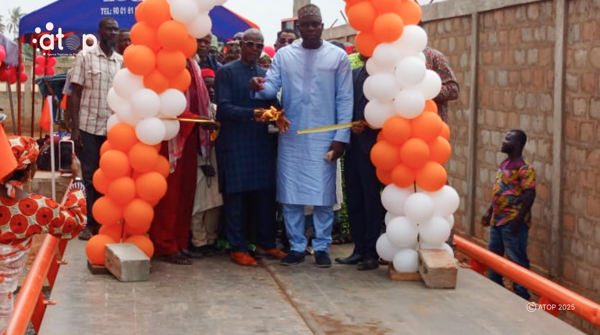M. Manou inaugure le pont bascule