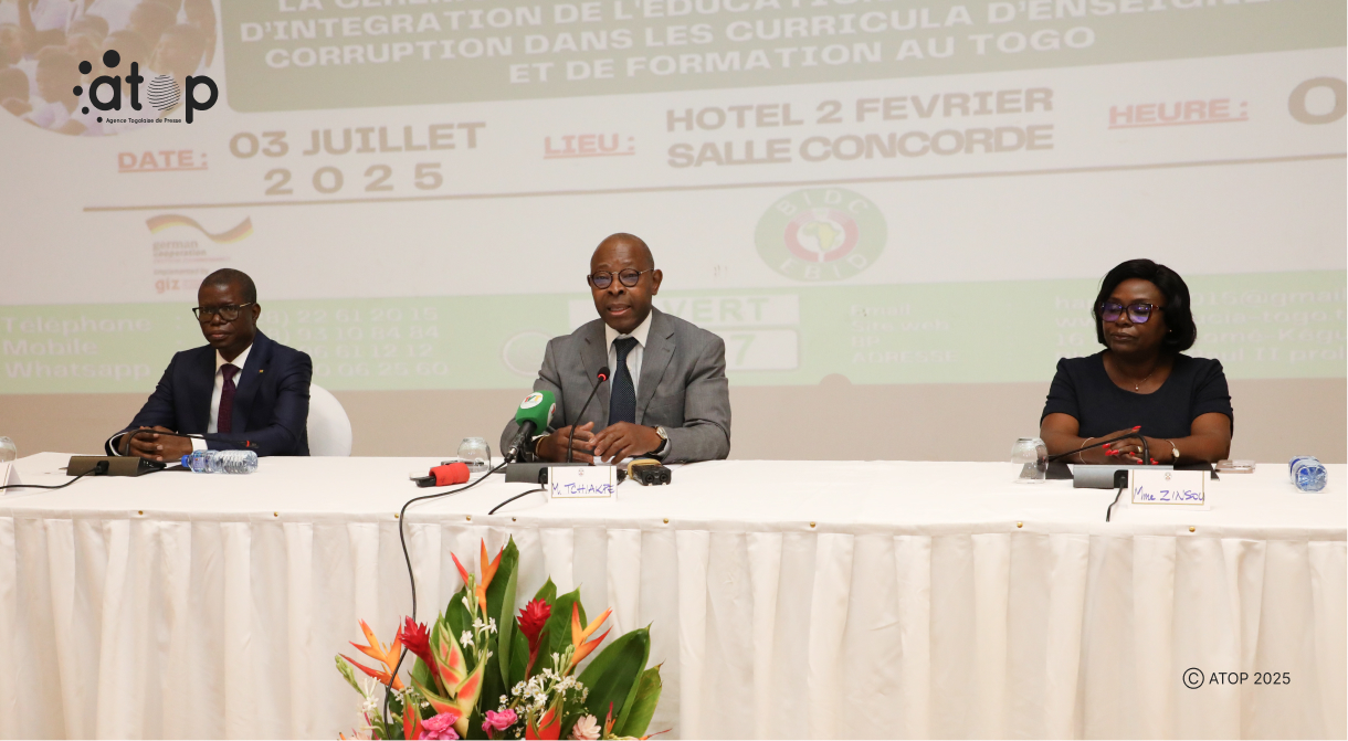 le ministre Tchiakpe au milieu au lancement du projet