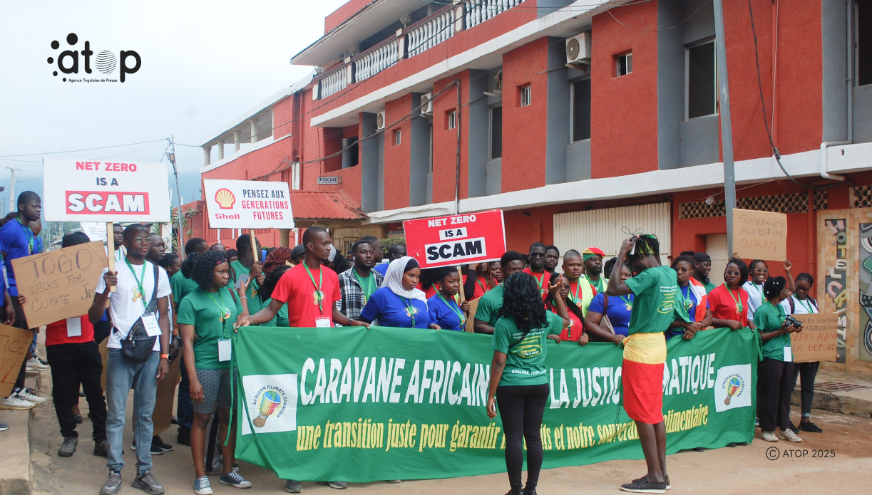 12 Les caravaniers dans les rues de Kpalime
