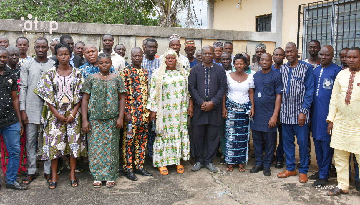 13 Les participants ont pose en famille