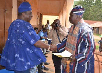 Ogou/le chef de la communauté Tem d’Assoli M. Ouro Tchakoura Sama a reçu sa décision de reconnaissance à Atakpamé 