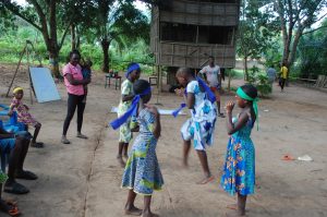 Kloto/vacances utiles : l’association kekeli Togo anime un programme socio-éducatif pour enfants 2 Le jeu des filles Ampe 1