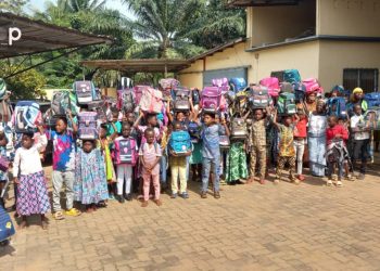 L’ONG Hilfe Für Togo soutient les enfants démunis avec des kits scolaires