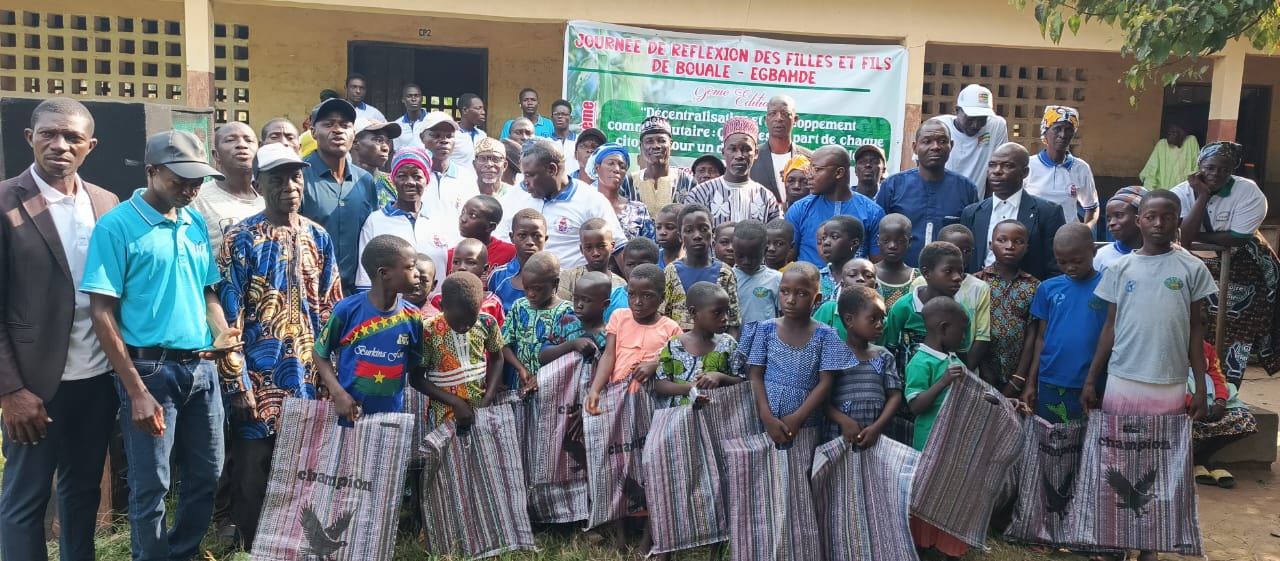 Sotouboua : les filles et fils de Bouale et Egbamde échangent sur le développement de leurs villages 1 11 Les participants en photo de groupe