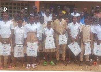 Zio/éducation: des kits scolaires aux élèves du canton de Bolou