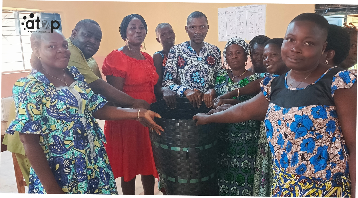 42 Remise symbolique de poubelles