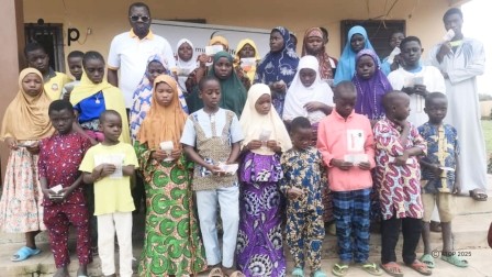 44 Dr Asmanou En lunettes et les beneficiaires